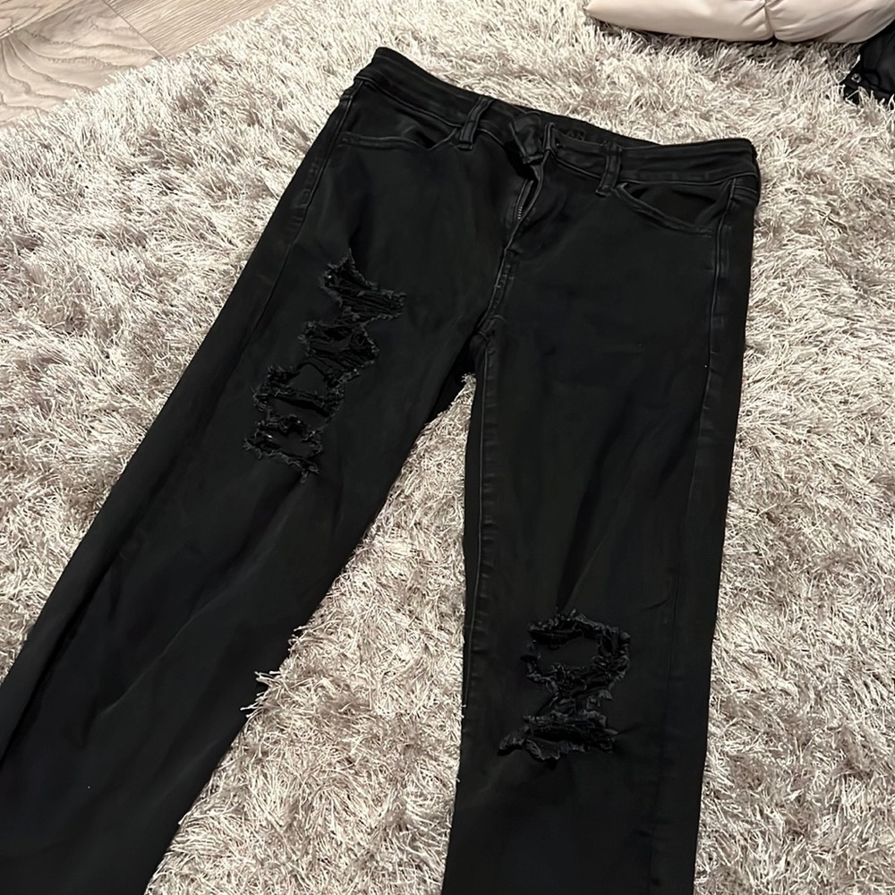 Distressed skinny jeans